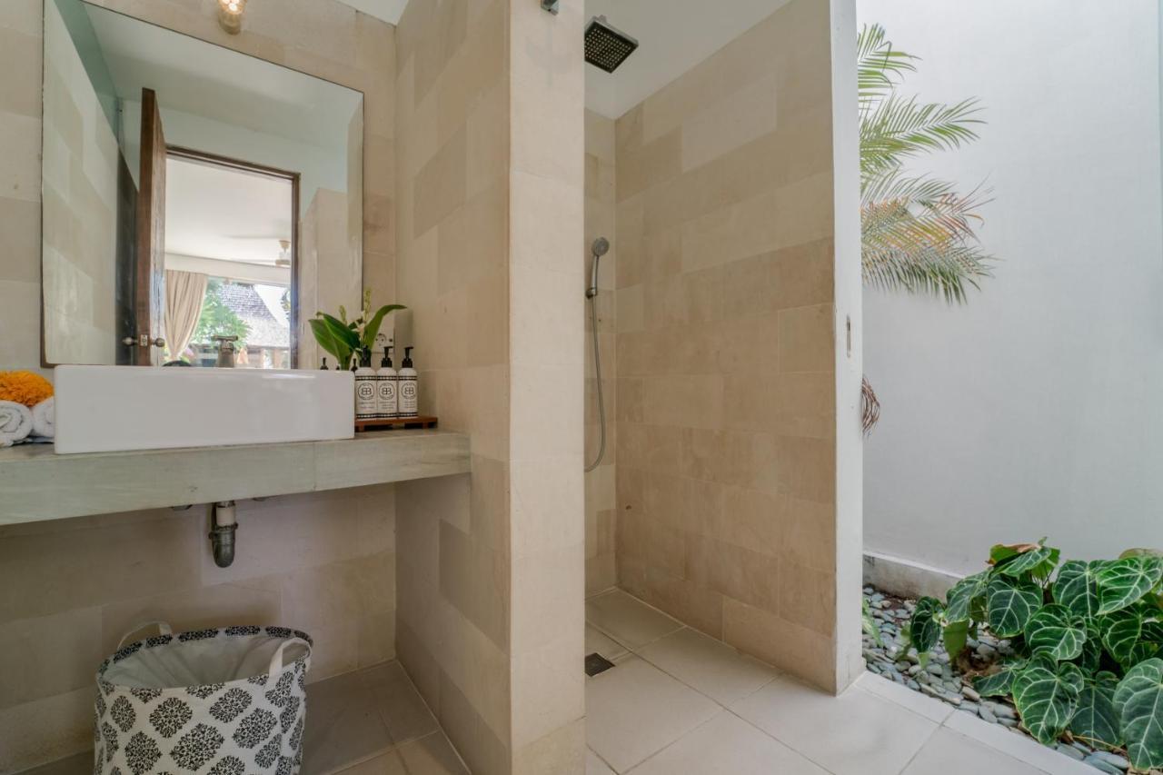 Villa Saffira, Seminyak - Pool, Garden, Rooftop - Walk To Beach And Cafes! Bagian luar foto