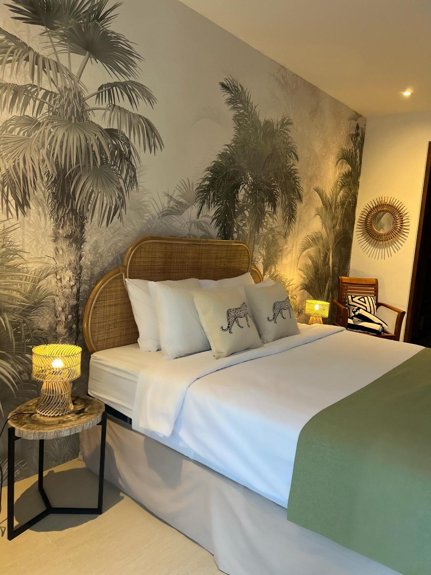 Villa Saffira, Seminyak - Pool, Garden, Rooftop - Walk To Beach And Cafes! Bagian luar foto