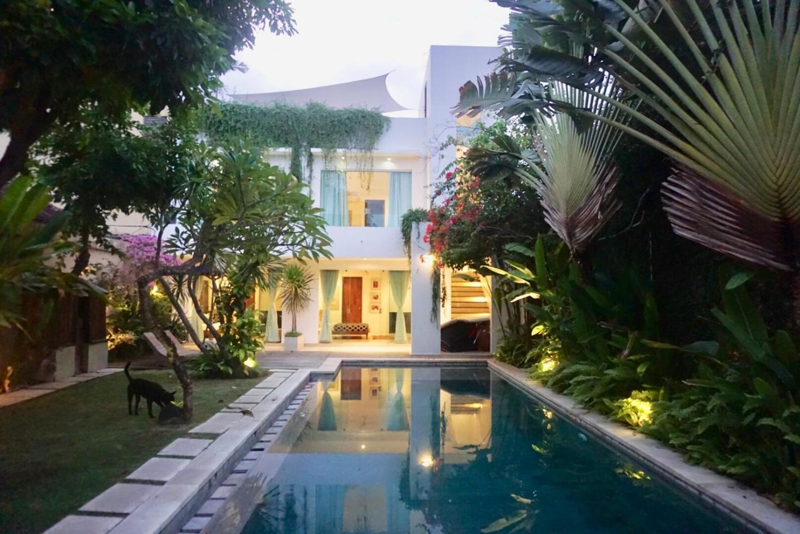 Villa Saffira, Seminyak - Pool, Garden, Rooftop - Walk To Beach And Cafes! Bagian luar foto