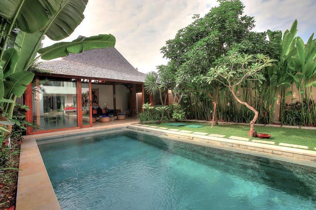 Villa Saffira, Seminyak - Pool, Garden, Rooftop - Walk To Beach And Cafes! Bagian luar foto